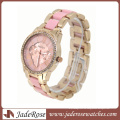 Reloj para dama con banda y esfera de color rosa intenso y nuevo